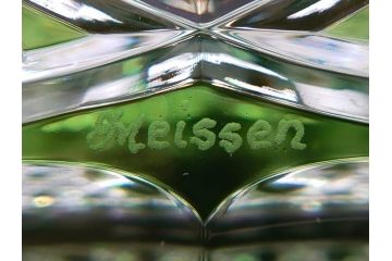 ドイツ　マイセン　Meissen　クリスタル　美しいグリーンの色被せガラスと繊細なカッティングに見惚れる花瓶(バラ、薔薇、ローズ、花生、花入、花器、フラワーベース、カットガラス)(R-079056)