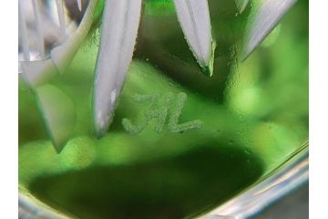 ドイツ　マイセン　Meissen　クリスタル　美しいグリーンの色被せガラスと繊細なカッティングに見惚れる花瓶(バラ、薔薇、ローズ、花生、花入、花器、フラワーベース、カットガラス)(R-079056)