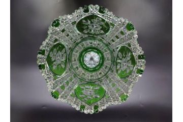 ドイツ　マイセン　Meissen　クリスタル　美しいグリーンの色被せガラスと繊細なカッティングに見惚れる花瓶(バラ、薔薇、ローズ、花生、花入、花器、フラワーベース、カットガラス)(R-079056)