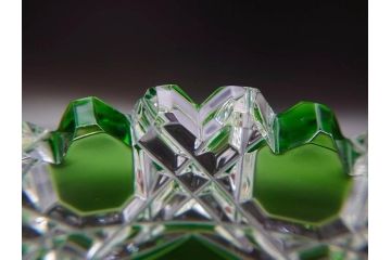 ドイツ　マイセン　Meissen　クリスタル　美しいグリーンの色被せガラスと繊細なカッティングに見惚れる花瓶(バラ、薔薇、ローズ、花生、花入、花器、フラワーベース、カットガラス)(R-079056)