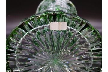 ドイツ　マイセン　Meissen　クリスタル　美しいグリーンの色被せガラスと繊細なカッティングに見惚れる花瓶(バラ、薔薇、ローズ、花生、花入、花器、フラワーベース、カットガラス)(R-079056)