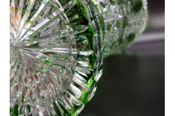 ドイツ　マイセン　Meissen　クリスタル　美しいグリーンの色被せガラスと繊細なカッティングに見惚れる花瓶(バラ、薔薇、ローズ、花生、花入、花器、フラワーベース、カットガラス)(R-079056)