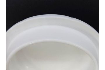 重要無形文化財　人間国宝　十四代 酒井田柿右衛門　本人作　有田焼　濁手　松竹梅文　色絵が映えた美しい銚子(急須、水注、酒器、和食器、共箱付き)(R-079058)