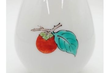 重要無形文化財　人間国宝　十四代 酒井田柿右衛門　有田焼　錦　柿文　優美なフォルムの一輪生(一輪挿し、花瓶、花器、花生、花入、フラワーベース、陶器、共箱付き)(R-079059)　