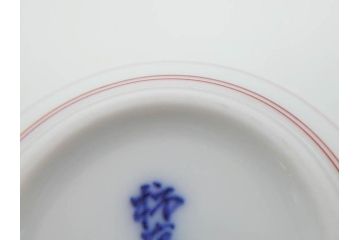 重要無形文化財　人間国宝　十四代 酒井田柿右衛門　有田焼　錦　柿文　優美なフォルムの一輪生(一輪挿し、花瓶、花器、花生、花入、フラワーベース、陶器、共箱付き)(R-079059)　
