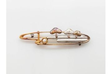 彫金　K18(18金)　細やかな金工が魅力的な帯留め(ゴールド、真珠、パール、松、風景、着物道具、和装小物、アクセサリー)(R-079062)