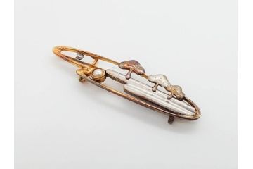 彫金　K18(18金)　細やかな金工が魅力的な帯留め(ゴールド、真珠、パール、松、風景、着物道具、和装小物、アクセサリー)(R-079062)