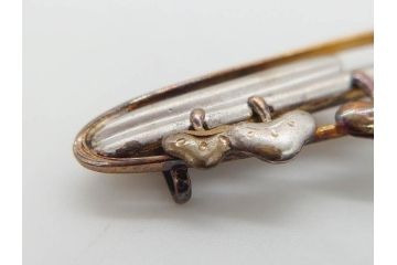 彫金　K18(18金)　細やかな金工が魅力的な帯留め(ゴールド、真珠、パール、松、風景、着物道具、和装小物、アクセサリー)(R-079062)