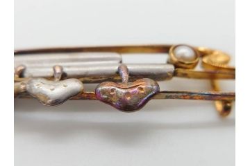 彫金　K18(18金)　細やかな金工が魅力的な帯留め(ゴールド、真珠、パール、松、風景、着物道具、和装小物、アクセサリー)(R-079062)