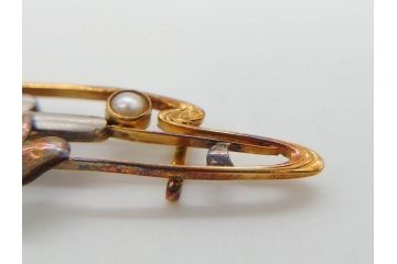 彫金　K18(18金)　細やかな金工が魅力的な帯留め(ゴールド、真珠、パール、松、風景、着物道具、和装小物、アクセサリー)(R-079062)