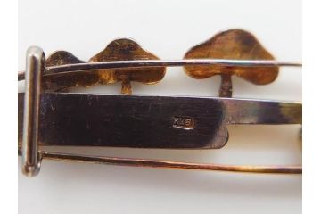 彫金　K18(18金)　細やかな金工が魅力的な帯留め(ゴールド、真珠、パール、松、風景、着物道具、和装小物、アクセサリー)(R-079062)
