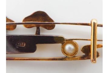彫金　K18(18金)　細やかな金工が魅力的な帯留め(ゴールド、真珠、パール、松、風景、着物道具、和装小物、アクセサリー)(R-079062)