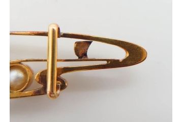 彫金　K18(18金)　細やかな金工が魅力的な帯留め(ゴールド、真珠、パール、松、風景、着物道具、和装小物、アクセサリー)(R-079062)