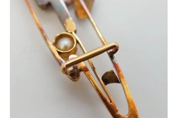 彫金　K18(18金)　細やかな金工が魅力的な帯留め(ゴールド、真珠、パール、松、風景、着物道具、和装小物、アクセサリー)(R-079062)
