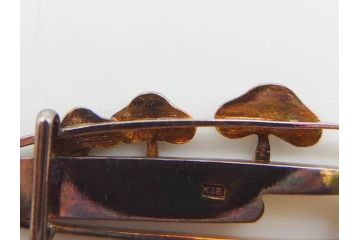 彫金　K18(18金)　細やかな金工が魅力的な帯留め(ゴールド、真珠、パール、松、風景、着物道具、和装小物、アクセサリー)(R-079062)