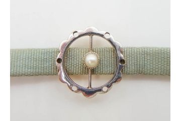 彫金　K18(18金)　さりげないデザインが上品な帯留め(ゴールド、真珠、パール、帯締め、着物道具、アクセサリー、和装小物、ケース付き)(R-079063)