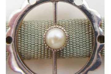 彫金　K18(18金)　さりげないデザインが上品な帯留め(ゴールド、真珠、パール、帯締め、着物道具、アクセサリー、和装小物、ケース付き)(R-079063)