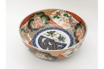 明治期　成化年製　伊万里　色絵　約31cm　1尺　色彩が鮮やかで豪華な深鉢(松、梅、鶴、ツル、菊、花、深皿、金彩、和食器、和皿、一尺)(R-079065)