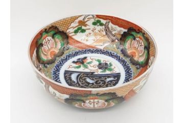 明治期　成化年製　伊万里　色絵　約31cm　1尺　色彩が鮮やかで豪華な深鉢(松、梅、鶴、ツル、菊、花、深皿、金彩、和食器、和皿、一尺)(R-079065)