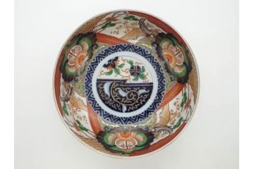 明治期　成化年製　伊万里　色絵　約31cm　1尺　色彩が鮮やかで豪華な深鉢(松、梅、鶴、ツル、菊、花、深皿、金彩、和食器、和皿、一尺)(R-079065)