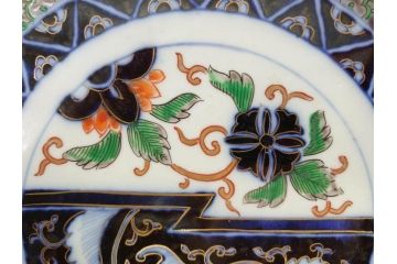 明治期　成化年製　伊万里　色絵　約31cm　1尺　色彩が鮮やかで豪華な深鉢(松、梅、鶴、ツル、菊、花、深皿、金彩、和食器、和皿、一尺)(R-079065)