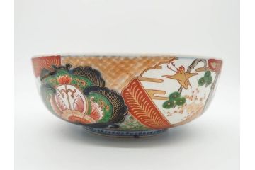 明治期　成化年製　伊万里　色絵　約31cm　1尺　色彩が鮮やかで豪華な深鉢(松、梅、鶴、ツル、菊、花、深皿、金彩、和食器、和皿、一尺)(R-079065)