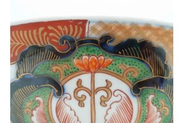 明治期　成化年製　伊万里　色絵　約31cm　1尺　色彩が鮮やかで豪華な深鉢(松、梅、鶴、ツル、菊、花、深皿、金彩、和食器、和皿、一尺)(R-079065)