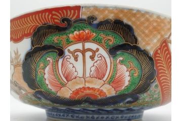 明治期　成化年製　伊万里　色絵　約31cm　1尺　色彩が鮮やかで豪華な深鉢(松、梅、鶴、ツル、菊、花、深皿、金彩、和食器、和皿、一尺)(R-079065)