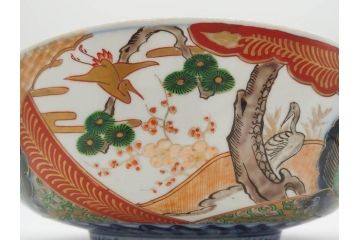 明治期　成化年製　伊万里　色絵　約31cm　1尺　色彩が鮮やかで豪華な深鉢(松、梅、鶴、ツル、菊、花、深皿、金彩、和食器、和皿、一尺)(R-079065)
