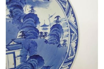 江戸期　古伊万里　山水図　約47cm　1尺5寸　柔らかな青色の濃淡が魅力的な大皿(染付、楼閣図、和皿、和食器、一尺五寸)(R-079066)