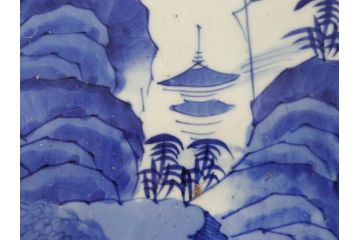 江戸期　古伊万里　山水図　約47cm　1尺5寸　柔らかな青色の濃淡が魅力的な大皿(染付、楼閣図、和皿、和食器、一尺五寸)(R-079066)