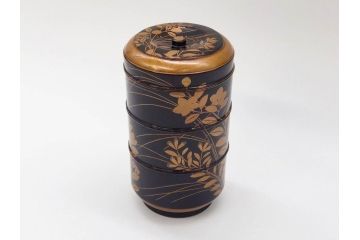 江戸〜明治期　艶やかな漆に金蒔絵が映えた美しい重香合(三段丸重、重箱、香道具、茶道具、木製、漆器、お重、草花)(R-079068)