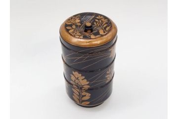 江戸〜明治期　艶やかな漆に金蒔絵が映えた美しい重香合(三段丸重、重箱、香道具、茶道具、木製、漆器、お重、草花)(R-079068)
