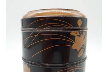 江戸〜明治期　艶やかな漆に金蒔絵が映えた美しい重香合(三段丸重、重箱、香道具、茶道具、木製、漆器、お重、草花)(R-079068)