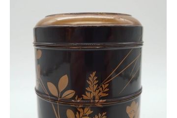 江戸〜明治期　艶やかな漆に金蒔絵が映えた美しい重香合(三段丸重、重箱、香道具、茶道具、木製、漆器、お重、草花)(R-079068)