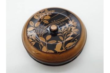 江戸〜明治期　艶やかな漆に金蒔絵が映えた美しい重香合(三段丸重、重箱、香道具、茶道具、木製、漆器、お重、草花)(R-079068)