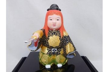 彫刻家 平野千里作　童鍾馗　極彩色　高さ19.5cm　緻密な彩色が見事な木彫(金彩、在銘、作家物、置物、ディスプレイ、おきもの、共箱付き、ガラスケース付き)(R-079069)