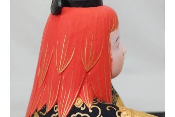 彫刻家 平野千里作　童鍾馗　極彩色　高さ19.5cm　緻密な彩色が見事な木彫(金彩、在銘、作家物、置物、ディスプレイ、おきもの、共箱付き、ガラスケース付き)(R-079069)