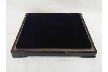 彫刻家 平野千里作　童鍾馗　極彩色　高さ19.5cm　緻密な彩色が見事な木彫(金彩、在銘、作家物、置物、ディスプレイ、おきもの、共箱付き、ガラスケース付き)(R-079069)