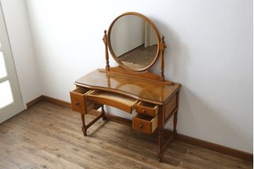 中古　横浜ダニエル(daniel)　アーリーアメリカンシリーズ　A-402　ラウンド型の鏡が印象的! 上品な佇まいのドレッサーとスツールのセット(鏡台、化粧台、ミラー)(R-079074)