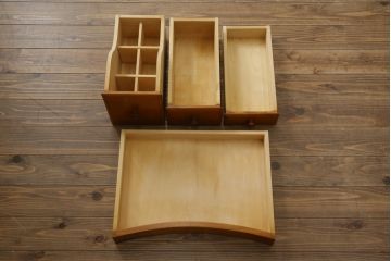 中古　横浜ダニエル(daniel)　アーリーアメリカンシリーズ　A-402　ラウンド型の鏡が印象的! 上品な佇まいのドレッサーとスツールのセット(鏡台、化粧台、ミラー)(R-079074)