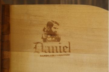 中古　横浜ダニエル(daniel)　アーリーアメリカンシリーズ　A-402　ラウンド型の鏡が印象的! 上品な佇まいのドレッサーとスツールのセット(鏡台、化粧台、ミラー)(R-079074)
