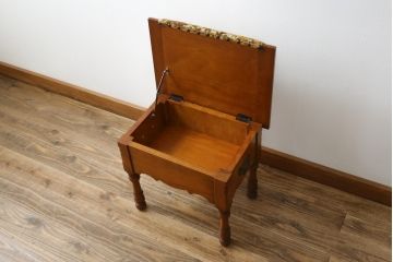 中古　横浜ダニエル(daniel)　アーリーアメリカンシリーズ　A-402　ラウンド型の鏡が印象的! 上品な佇まいのドレッサーとスツールのセット(鏡台、化粧台、ミラー)(R-079074)