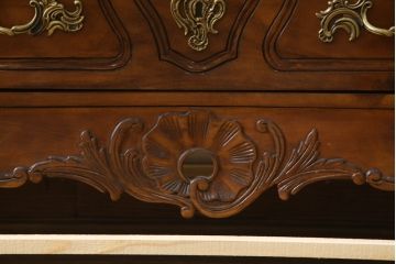 アメリカビンテージ　美品!!　アメリカ高級家具　ヘンレドン社(HENREDON)　ラグジュアリーなフレンチスタイルのチェスト(サイドボード、洋服タンス、収納箪笥、引き出し、ヴィンテージ、米国)(R-079075)