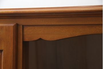 中古　横浜クラシック家具　ダニエル(Daniel)　特注品　気品漂うエレガントなデザインが魅力のサイドボード(リビングボード、戸棚、収納棚)(R-079076)