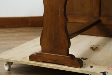 和製アンティーク　昭和を感じさせるレトロな雰囲気が魅力的な透かし彫り入り片袖机　(R-079077)