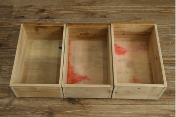 和製アンティーク　昭和を感じさせるレトロな雰囲気が魅力的な透かし彫り入り片袖机　(R-079077)