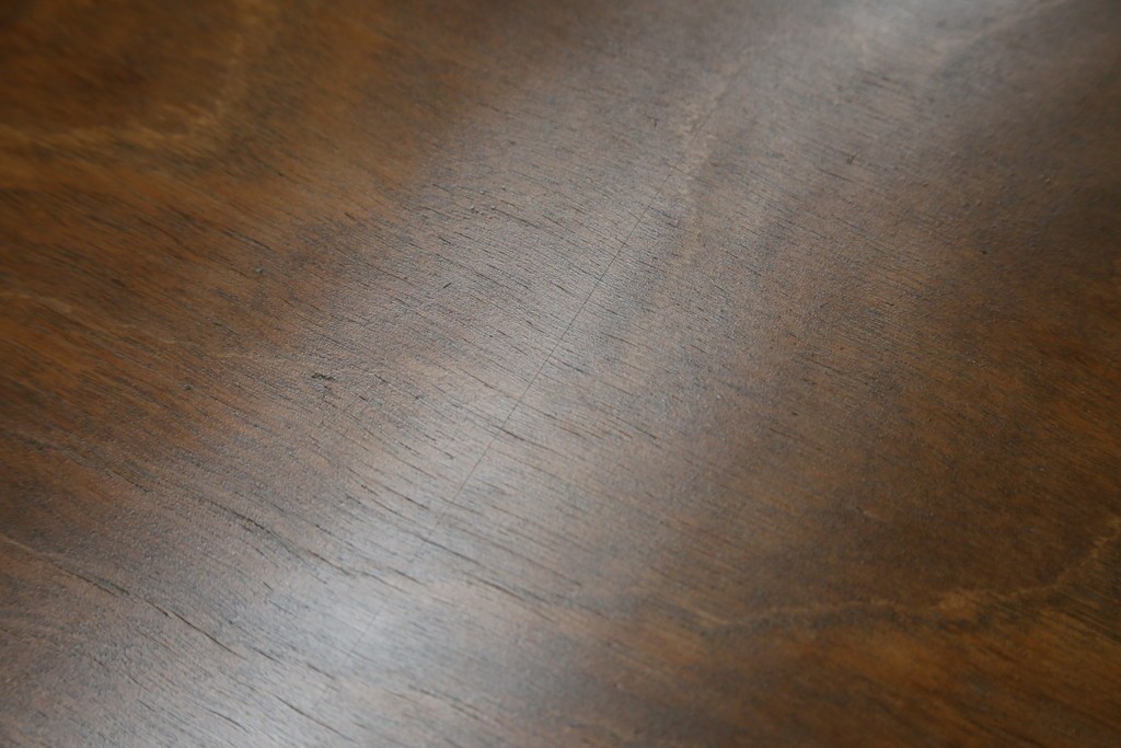 和製アンティーク　昭和を感じさせるレトロな雰囲気が魅力的な透かし彫り入り片袖机　(R-079077)