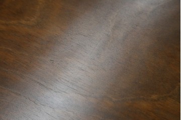 和製アンティーク　昭和を感じさせるレトロな雰囲気が魅力的な透かし彫り入り片袖机　(R-079077)