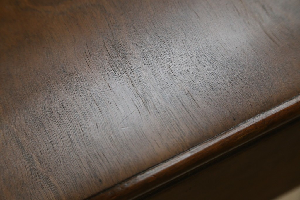 和製アンティーク　昭和を感じさせるレトロな雰囲気が魅力的な透かし彫り入り片袖机　(R-079077)